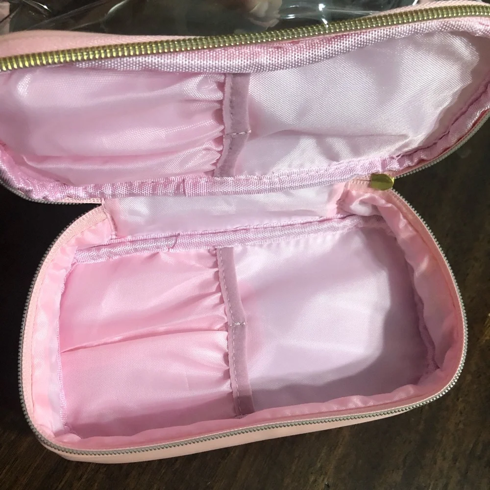 So chic Cosmetics bag  bottom zip inside pockets pink. 6” H X 10” L